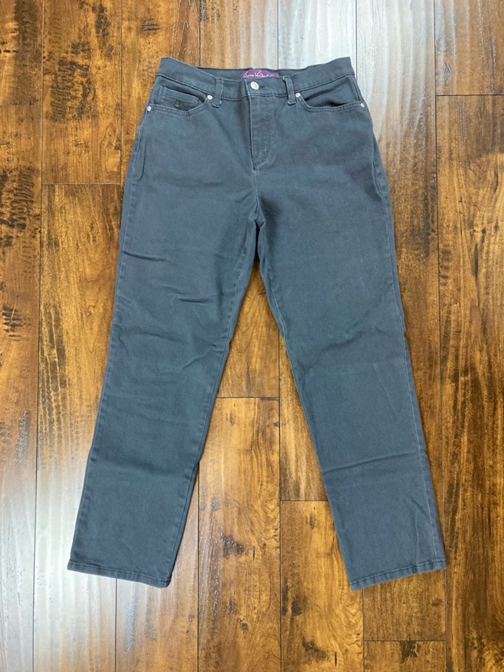 GLORIA VANDERBILT Women’s Amanda Jeans Charcoal Gray Straight Leg Size 8 Short